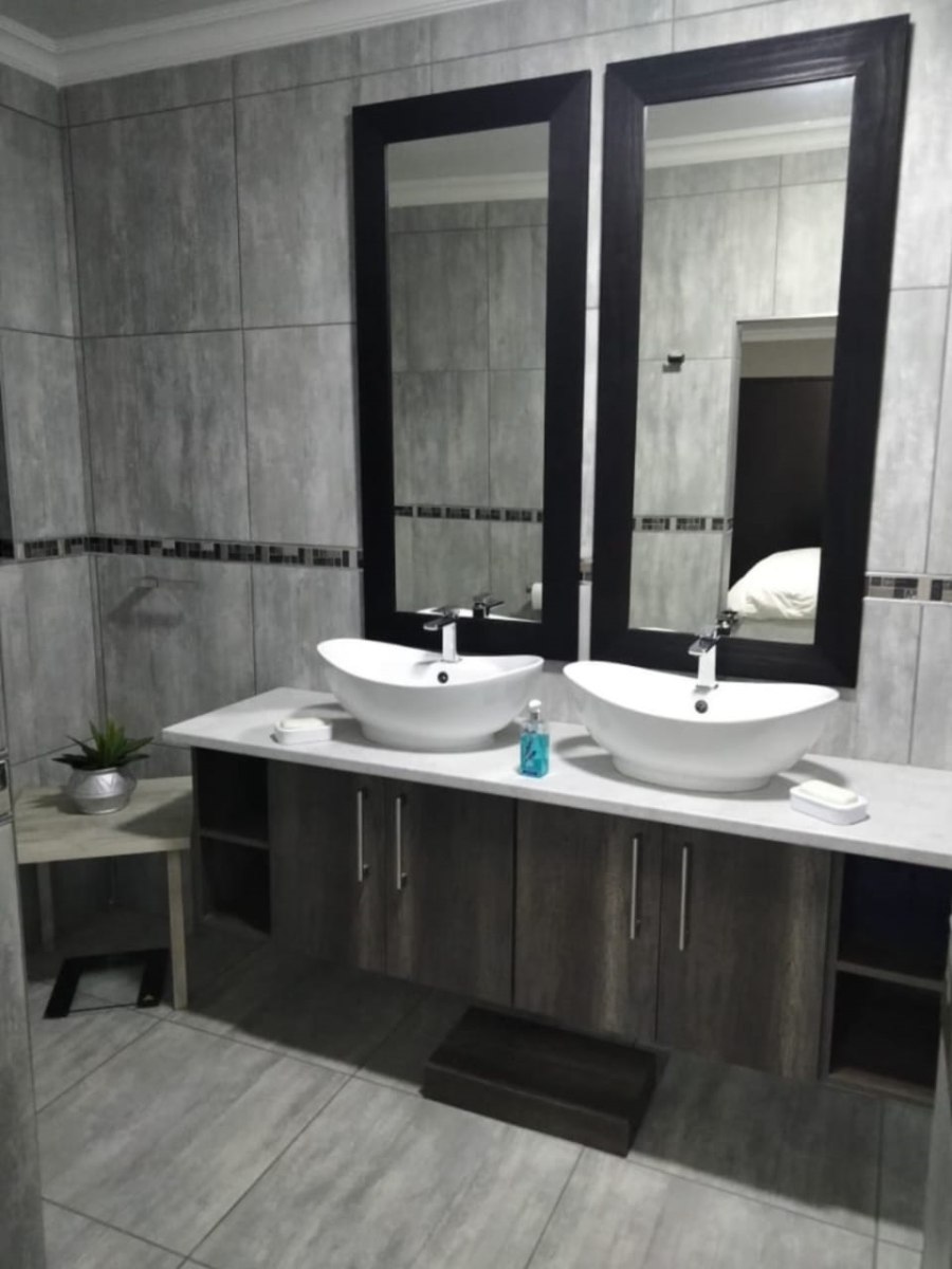 To Let 2 Bedroom Property for Rent in Albertinia Western Cape